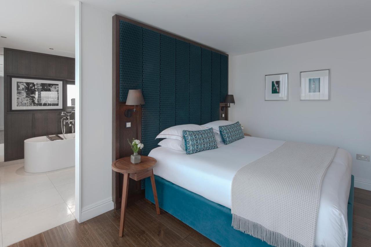 Aparthotel Cheval The Edinburgh Grand Exteriér fotografie A bedroom at the hotel