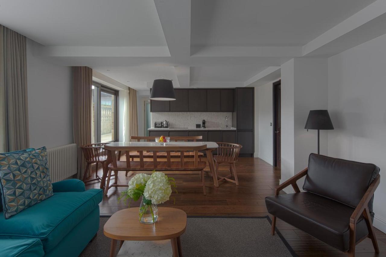 Aparthotel Cheval The Edinburgh Grand Exteriér fotografie The interior of a typical apartment