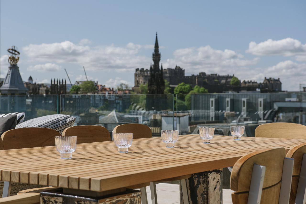 Aparthotel Cheval The Edinburgh Grand Exteriér fotografie The rooftop bar at the Edinburgh Marriott Hotel