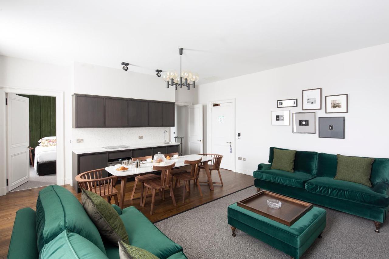 Aparthotel Cheval The Edinburgh Grand Exteriér fotografie The interior of a typical apartment at The Gate